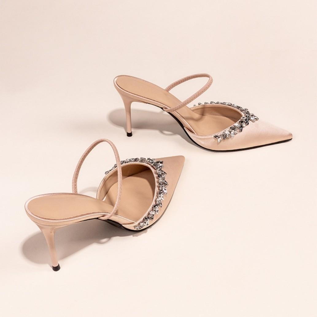 Pure desire to wear two temperament satin pointed high heels women s 2024 new autumn thin heels with sandals bag head half drag 35
Pure desire to wear two temperament satin pointed high heels women s 2024 new autumn thin heels with sandals bag head half drag 35