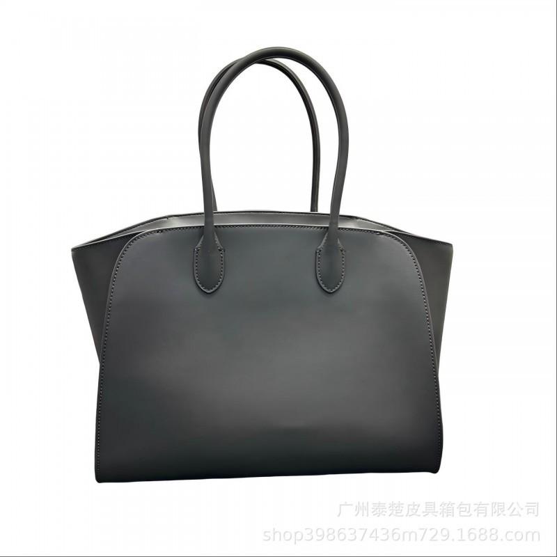 L Family Style Tote Bag Women Large Capacity Single Shoulder Handbag Fashionable Versatile Commuter 36 x 18 x 27cm
L Family Style Tote Bag Women Large Capacity Single Shoulder Handbag Fashionable Versatile Commuter 36 x 18 x 27cm