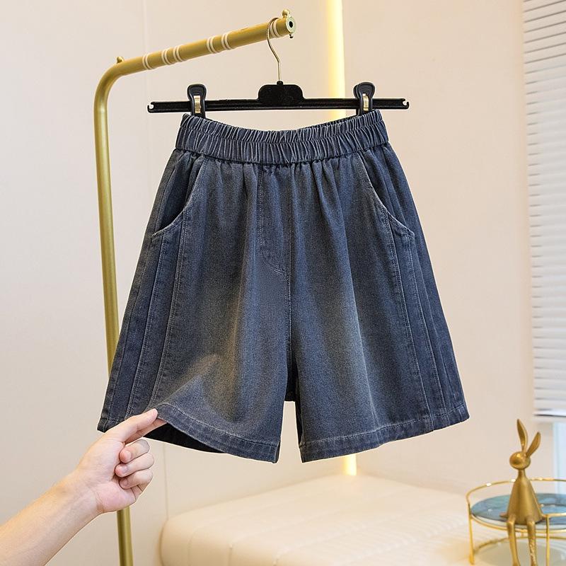 Women s Summer Retro Denim Shorts - Loose Fit, Plus Size, Slimming, Elastic Waist, Wide Leg Design 3XL джинсовий синього кольору
Women s Summer Retro Denim Shorts - Loose Fit, Plus Size, Slimming, Elastic Waist, Wide Leg Design 3XL джинсовий синього кольору