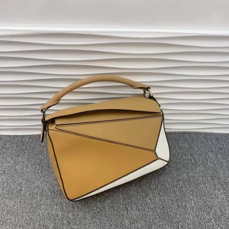 Genuine Leather Women s Bag With Geometric Stitching Contrasting Color Pillow Bag. Fashionable Portable Single Shoulder Diagonal 18x8x12cm
Genuine Leather Women s Bag With Geometric Stitching Contrasting Color Pillow Bag. Fashionable Portable Single Shoulder Diagonal 18x8x12cm