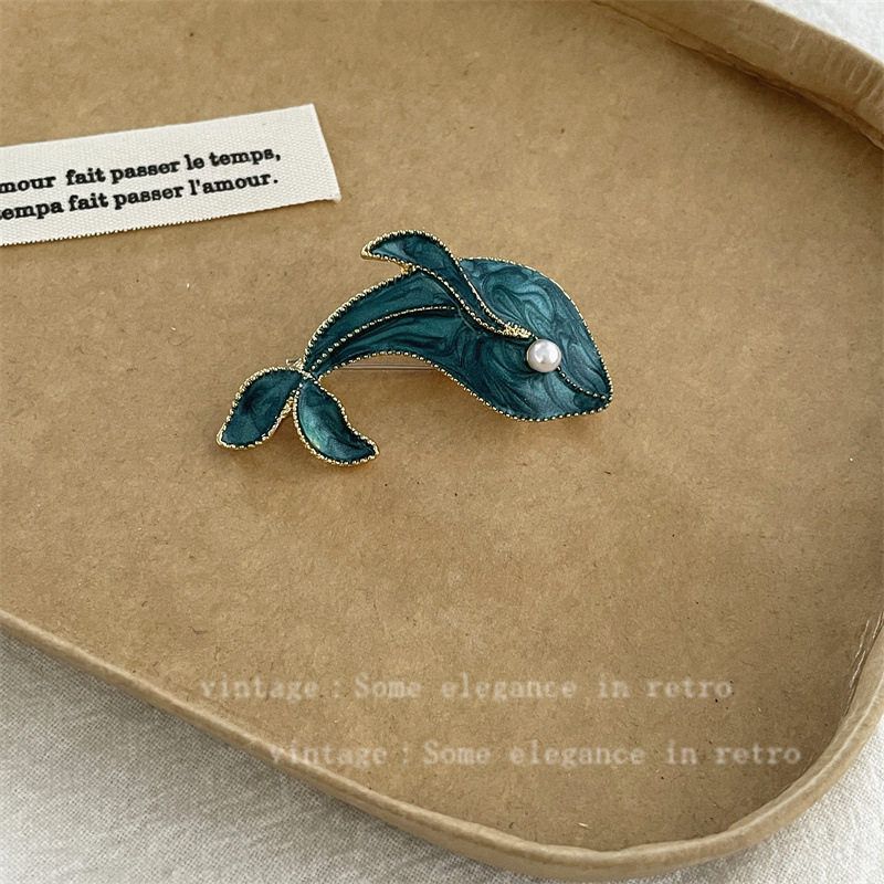 New Rhinestone Marine Life Brooch European and American Fashion Whale Conch Brooch Retro Elegant Bag Collar Accessory A3 Blue Oil Painting Dolphin Brooch
New Rhinestone Marine Life Brooch European and American Fashion Whale Conch Brooch Retro Elegant Bag Collar Accessory A3 Blue Oil Painting Dolphin Brooch
