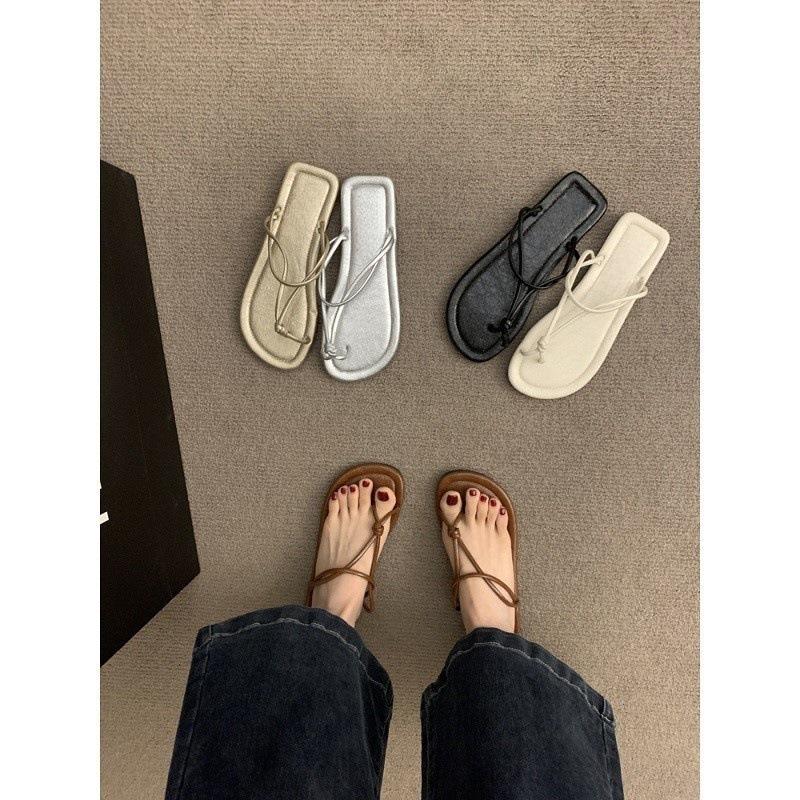 Set of toe flip-flops for women wearing new flat-bottomed comfortable hollow breathable sandals for women 35
Set of toe flip-flops for women wearing new flat-bottomed comfortable hollow breathable sandals for women 35
