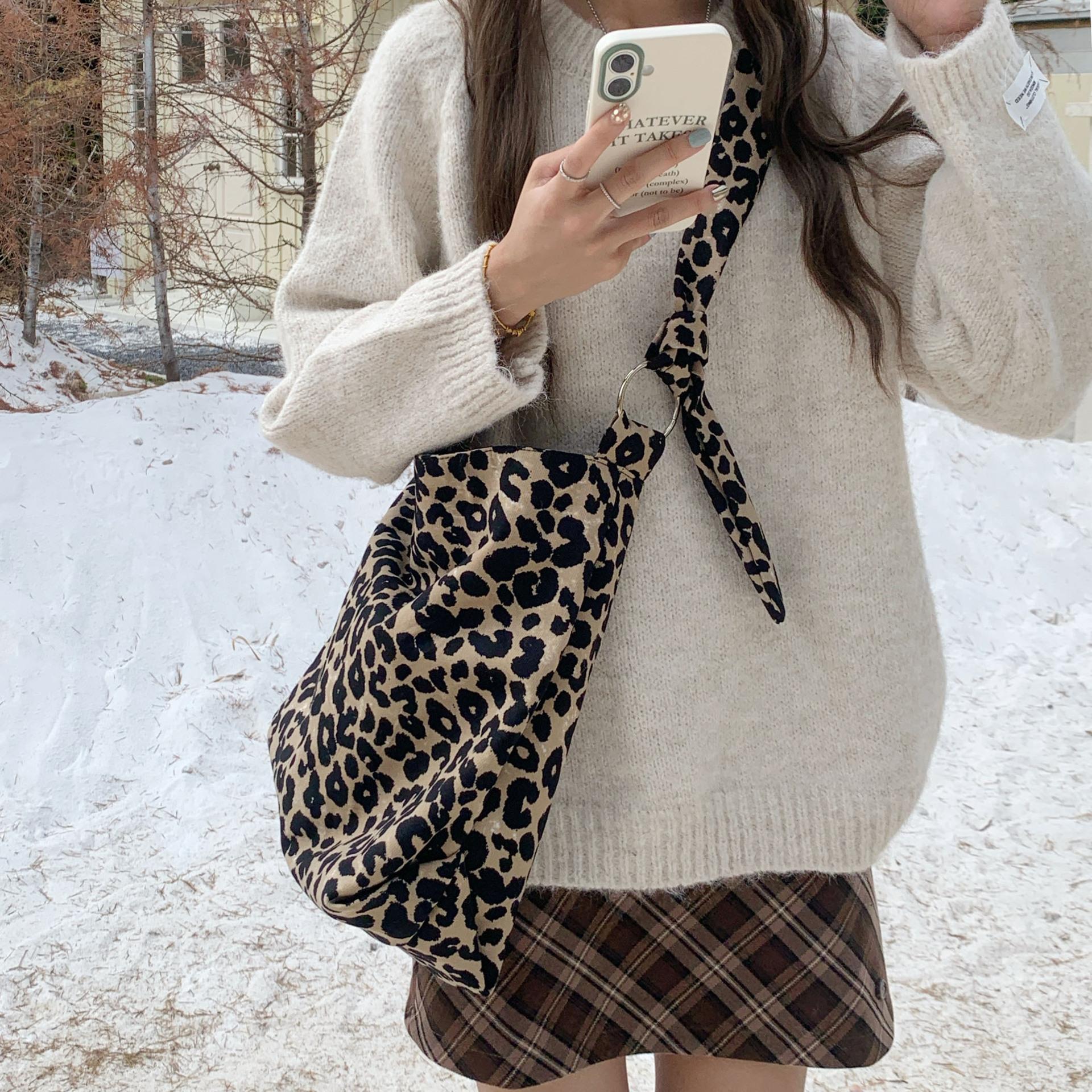 Новая модная корейская сумка Ins Style Lazy Leopard Print для женщин на одно плечо, большая вместительная сумка-тоут
Новая модная корейская сумка Ins Style Lazy Leopard Print для женщин на одно плечо, большая вместительная сумка-тоут