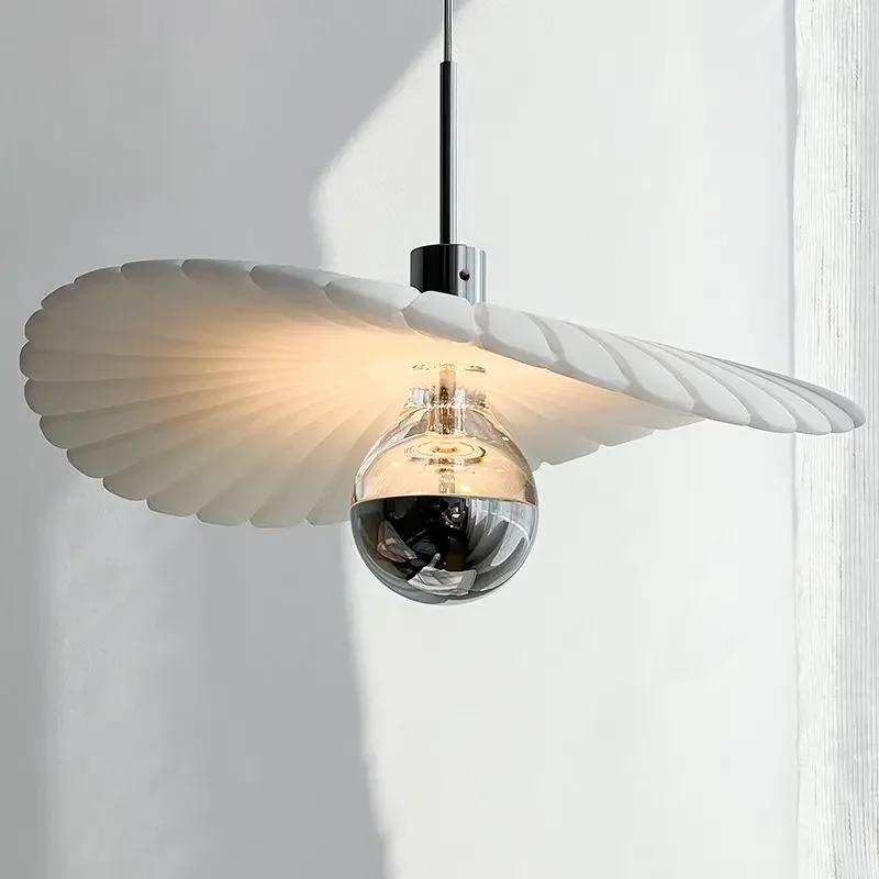 W2557 Подвесной светильник в кремовом стиле с французской ромашкой, роскошная прикроватная лампа в виде соломенной шляпы для гостиной
W2557 Подвесной светильник в кремовом стиле с французской ромашкой, роскошная прикроватная лампа в виде соломенной шляпы для гостиной