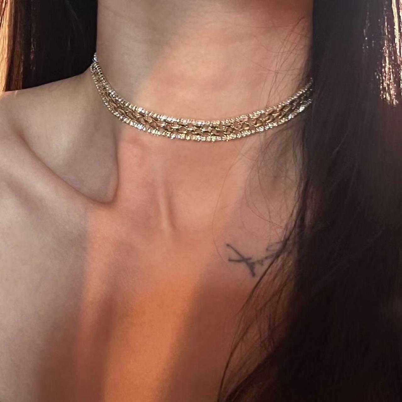 Vintage Metal Cross Ribbed Clavicle Chain Sparkling Rhinestone Choker for Women Party Bondi Fashion Necklace Jewelry
Vintage Metal Cross Ribbed Clavicle Chain Sparkling Rhinestone Choker for Women Party Bondi Fashion Necklace Jewelry