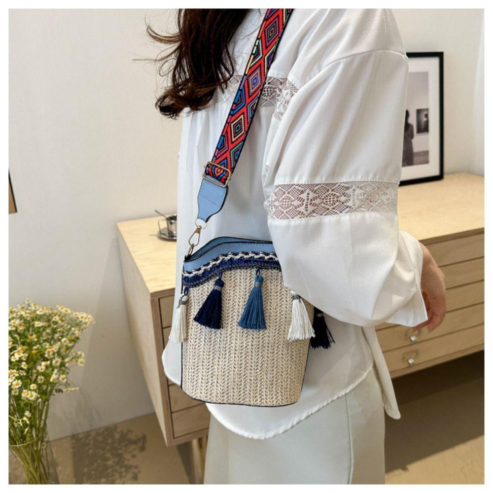 Fringe Ethnic Style Crossbody Bags Large Capacity Tassel Shoulder Bag Bohemian Tote Bag Outdoor світло-синій колір
Fringe Ethnic Style Crossbody Bags Large Capacity Tassel Shoulder Bag Bohemian Tote Bag Outdoor світло-синій колір
