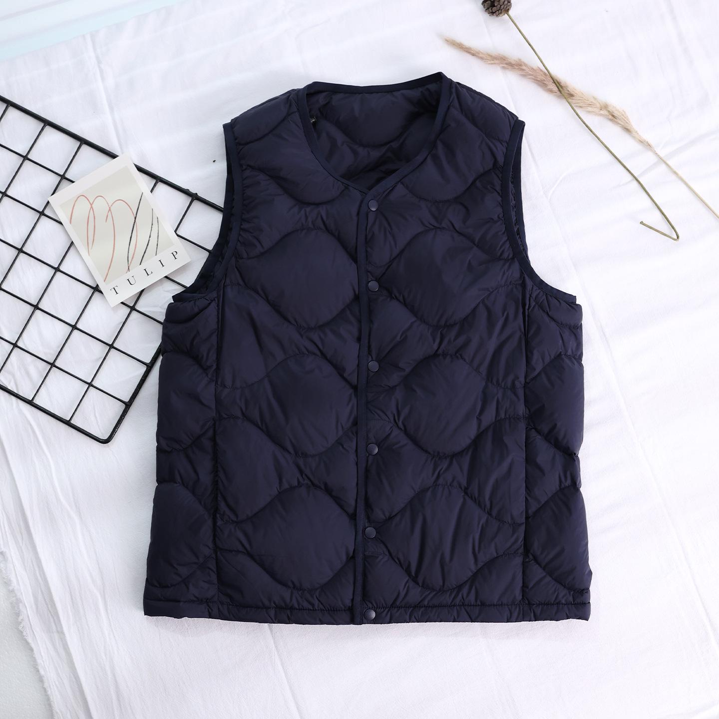 Men s Lightweight V-neck White Duck Down Vest - 2025 Winter Fashion, Warm for Middle-aged and Elderly L 65-77.5 kg темно-синього кольору
Men s Lightweight V-neck White Duck Down Vest - 2025 Winter Fashion, Warm for Middle-aged and Elderly L 65-77.5 kg темно-синього кольору