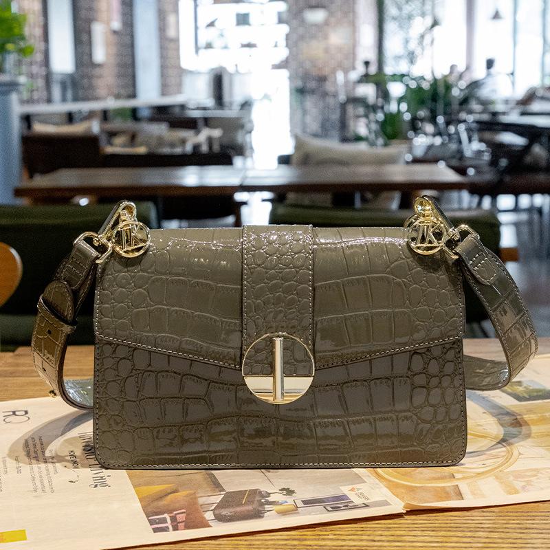2024 Winter New Niche Handbag with High-End Crocodile Pattern, Fashionable Shoulder and Underarm Bag, Stylish Crossbody Small Square Bag темно-зелений колір
2024 Winter New Niche Handbag with High-End Crocodile Pattern, Fashionable Shoulder and Underarm Bag, Stylish Crossbody Small Square Bag темно-зелений колір