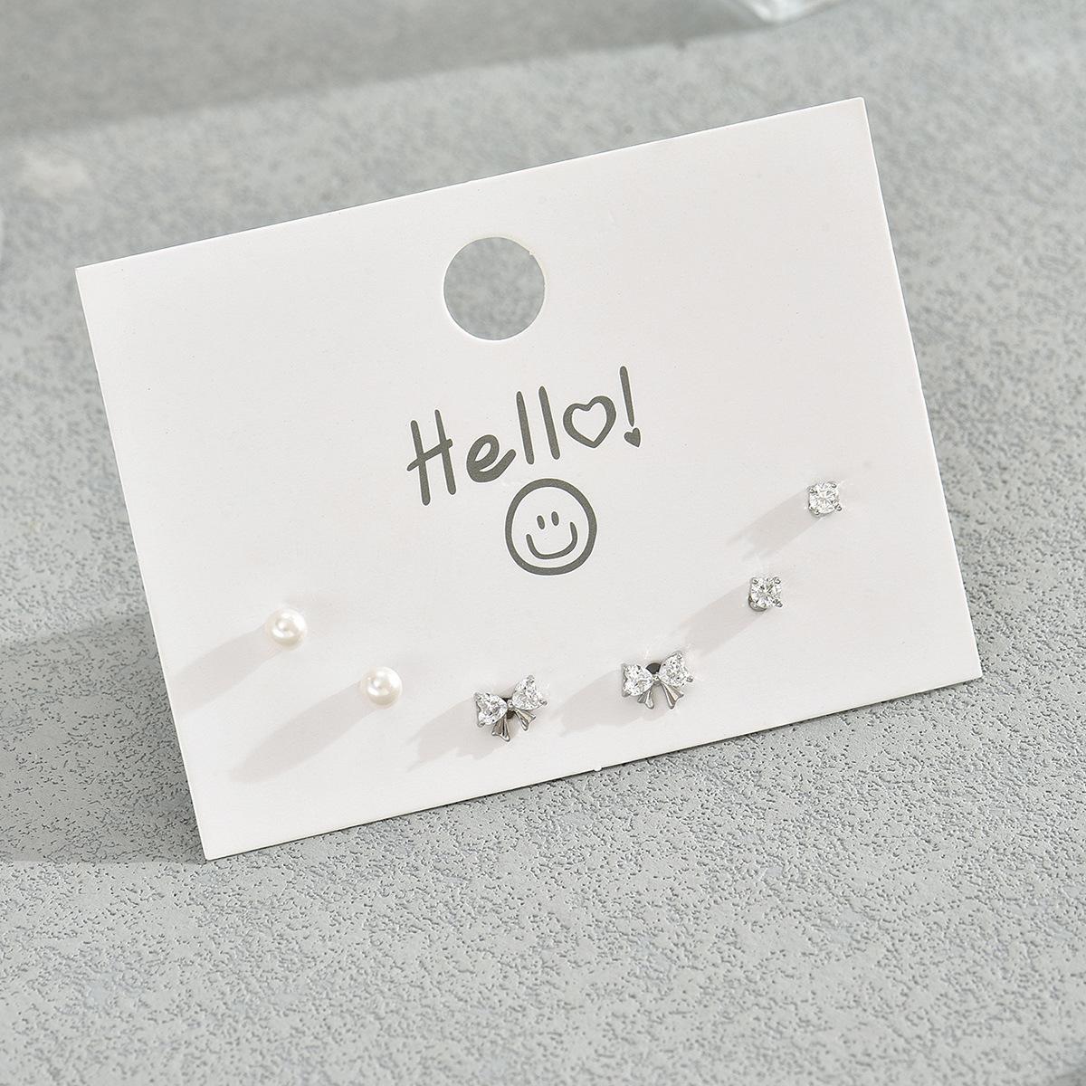 Небольшой, свежий и милый женский комплект сережек-гвоздиков, темпераментный бантик, серьги с цирконами, универсальные серьги.
Небольшой, свежий и милый женский комплект сережек-гвоздиков, темпераментный бантик, серьги с цирконами, универсальные серьги.