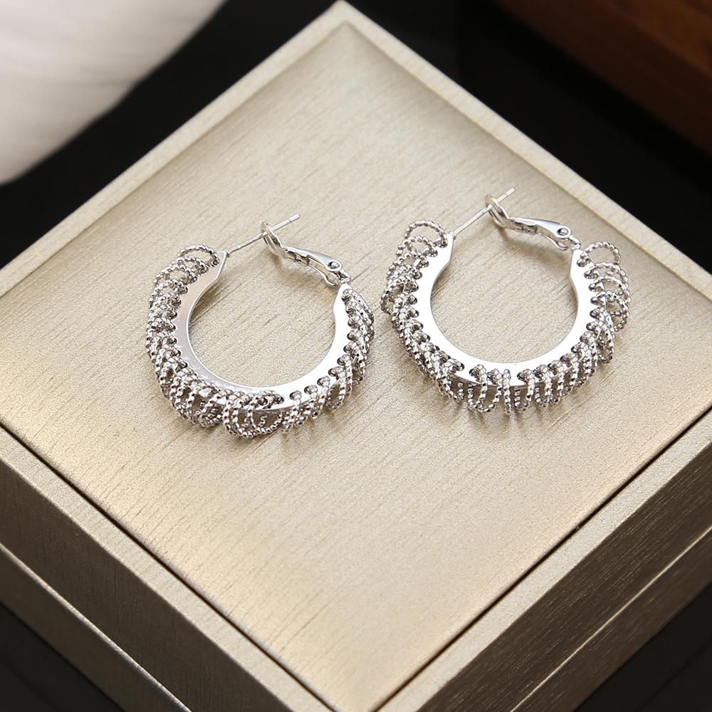 Высококачественные легкие роскошные серьги, ретро-круги, персонализированные модные серьги, милые и классные темпераментные серьги. 18K серебряный
Высококачественные легкие роскошные серьги, ретро-круги, персонализированные модные серьги, милые и классные темпераментные серьги. 18K серебряный