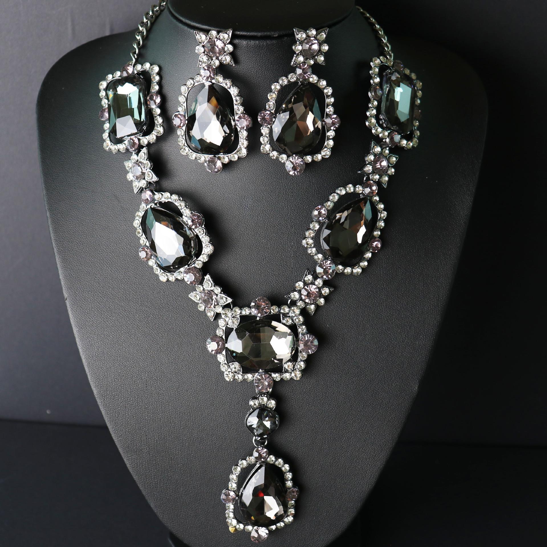 Комплект из ожерелья и серег, комплект из 2 предметов из сплава Court Temperament с кристаллами в стиле ретро серый
Комплект из ожерелья и серег, комплект из 2 предметов из сплава Court Temperament с кристаллами в стиле ретро серый