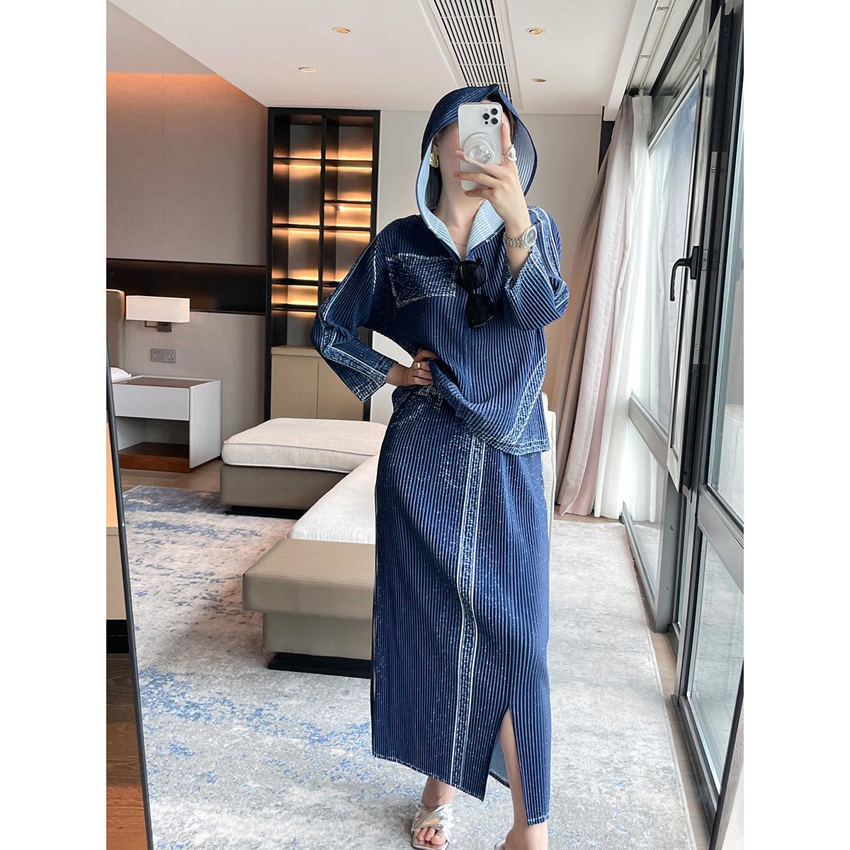 Pleated Spring Denim Fashion Set: Women s Elegant Hooded Top & Slit Midi Skirt Two-Piece Set One Size чорний
Pleated Spring Denim Fashion Set: Women s Elegant Hooded Top & Slit Midi Skirt Two-Piece Set One Size чорний