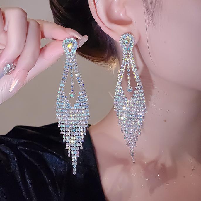 Шикарные европейские и американские серьги с кисточками - Звездный стиль, Высококлассный и Драматичный дизайн
Шикарные европейские и американские серьги с кисточками - Звездный стиль, Высококлассный и Драматичный дизайн