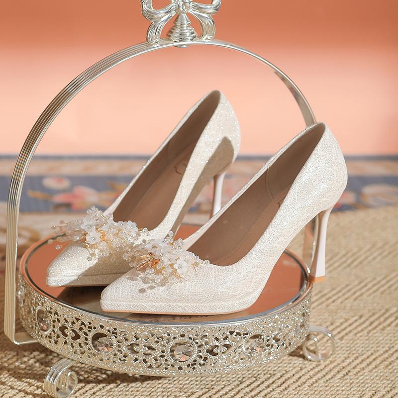 Champagne fine flash waterproof table high heels women s thick soles are not tired feet wedding shoes pointed thin heels single shoes 34
Champagne fine flash waterproof table high heels women s thick soles are not tired feet wedding shoes pointed thin heels single shoes 34