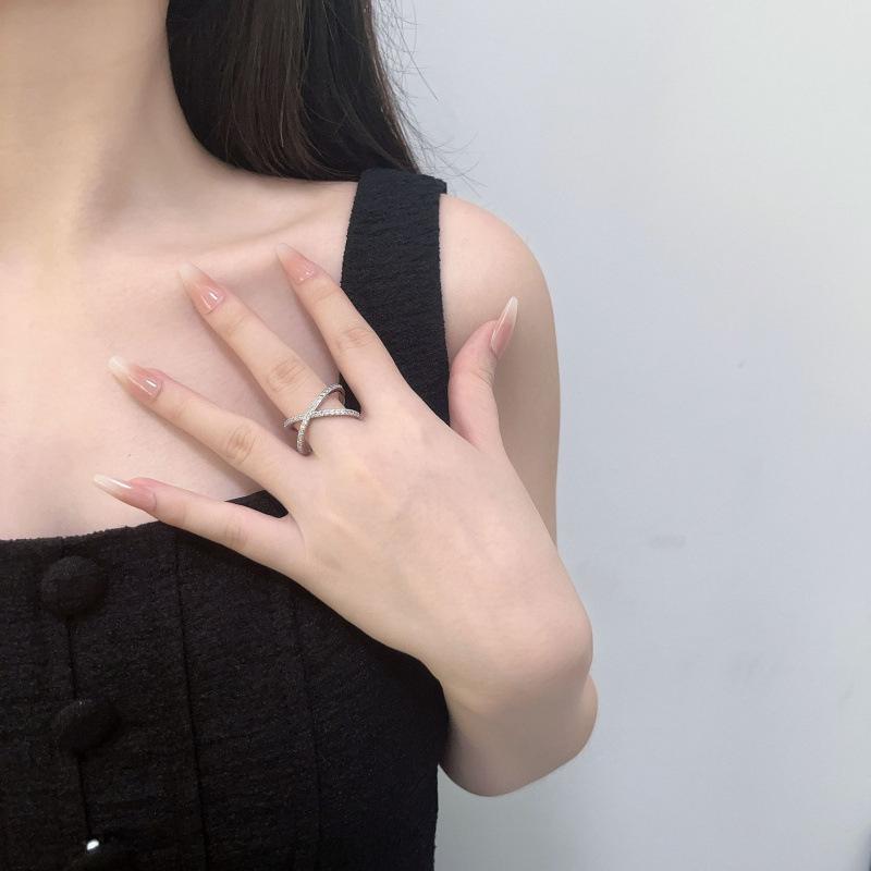 Креативное кольцо с цирконом, женский дизайн, тренд, кольцо с полным бриллиантом в виде креста No. 10
Креативное кольцо с цирконом, женский дизайн, тренд, кольцо с полным бриллиантом в виде креста No. 10