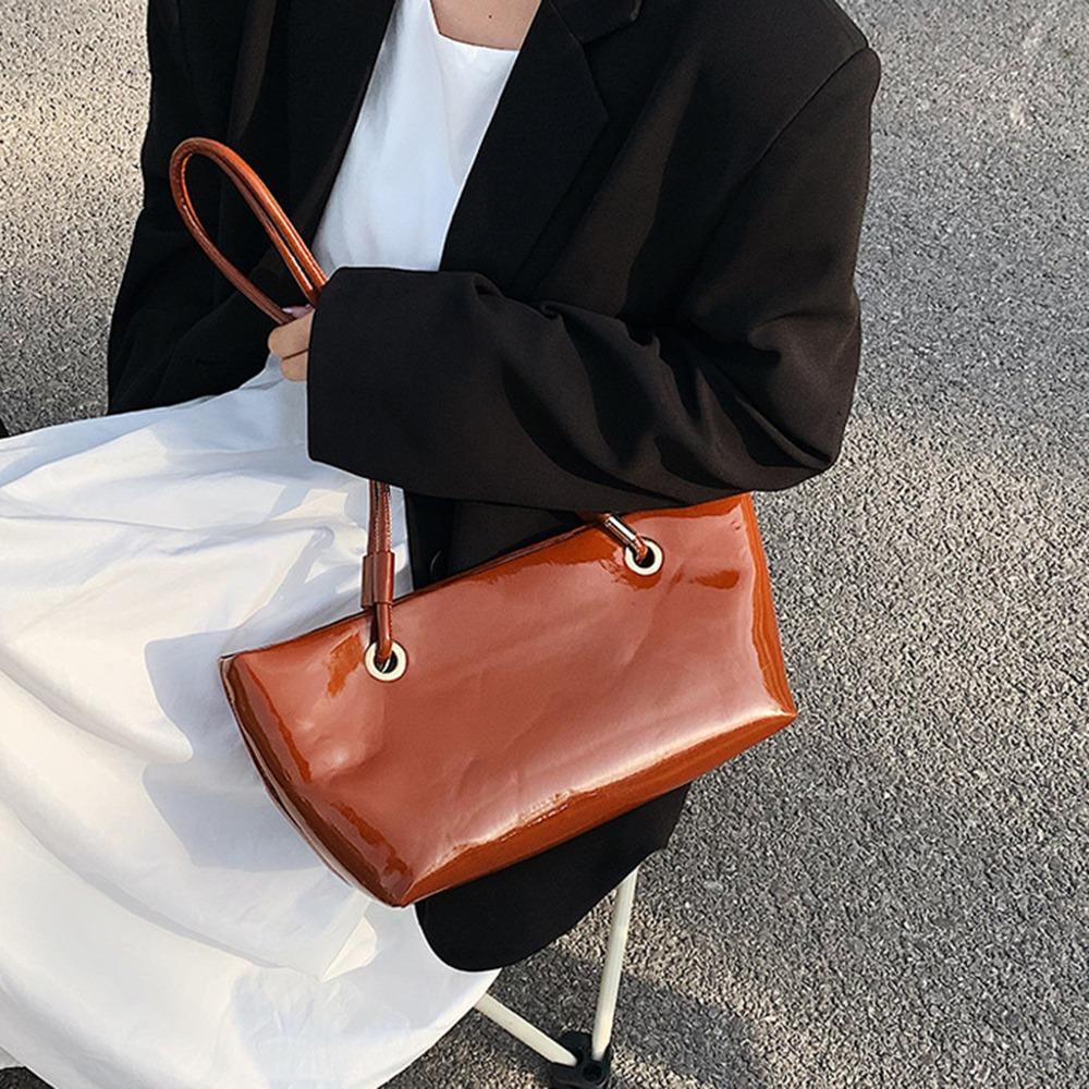 Smooth Patent Leather Shoulder Bag Elegant Commuting Tote Bag Korean Style Underarm Bag Lady білий
Smooth Patent Leather Shoulder Bag Elegant Commuting Tote Bag Korean Style Underarm Bag Lady білий