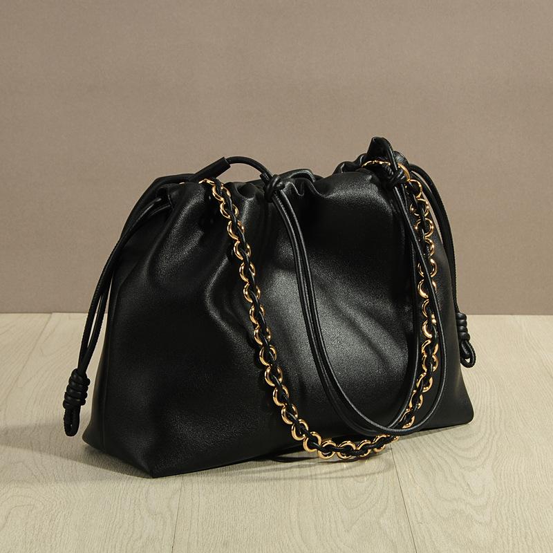 Niche Design New китайский стиль цепь Lucky Bag сумка облако сумка для женщин новая простая и универсальная одноплечевая сумка 17x8x17cm амарантовый
Niche Design New китайский стиль цепь Lucky Bag сумка облако сумка для женщин новая простая и универсальная одноплечевая сумка 17x8x17cm амарантовый