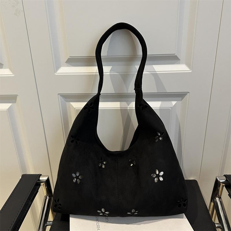 Niche underarm bag women s new autumn and winter fashion hollow shoulder bag versatile commuter tote bag чорний
Niche underarm bag women s new autumn and winter fashion hollow shoulder bag versatile commuter tote bag чорний