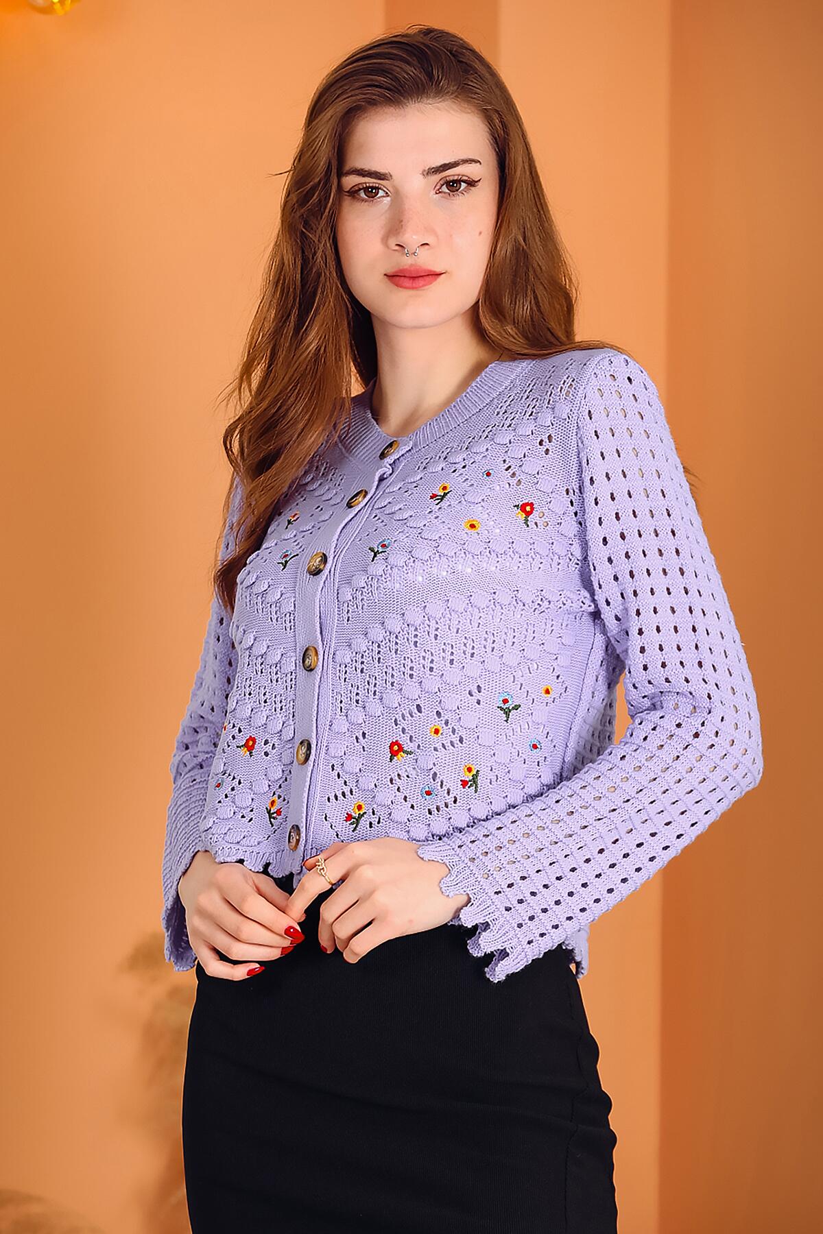 Женский короткий кардиган на пуговицах с вышивкой STANDART лиловый
Женский короткий кардиган на пуговицах с вышивкой STANDART лиловый