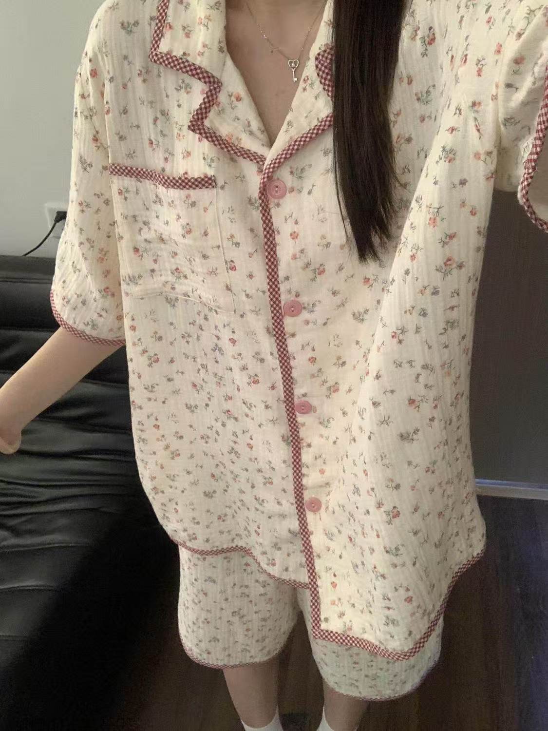 Xiaoxiangfeng cranberry floral pajamas women s summer short-sleeved shorts cardigan red edge two-piece set can be worn outside loungewear S
Xiaoxiangfeng cranberry floral pajamas women s summer short-sleeved shorts cardigan red edge two-piece set can be worn outside loungewear S