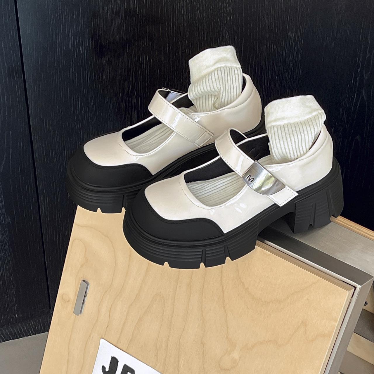 Fashion Retro Woman Shoes Shallow Mouth Clogs Platform Round Toe All-Match Female Footwear Black Flats New Creepers Dress Summer Hook & 40
Fashion Retro Woman Shoes Shallow Mouth Clogs Platform Round Toe All-Match Female Footwear Black Flats New Creepers Dress Summer Hook & 40