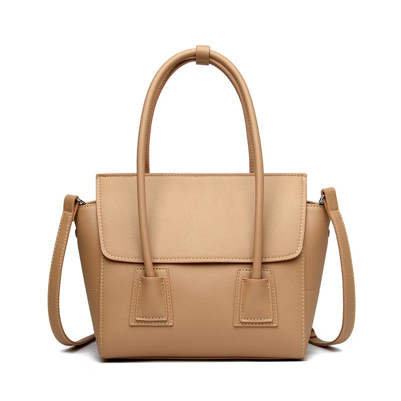 Women s Handbag, Fashionable Smiley Face Bag, High-end Sense, Large Capacity Commuting Bag, Simple Texture, Single Shoulder Crossbody Bag, Women s
Women s Handbag, Fashionable Smiley Face Bag, High-end Sense, Large Capacity Commuting Bag, Simple Texture, Single Shoulder Crossbody Bag, Women s