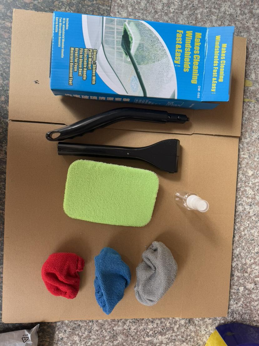 4-Piece car windshield cleaning tool removable handle rotating head fiber cloth spray bottle
4-Piece car windshield cleaning tool removable handle rotating head fiber cloth spray bottle
