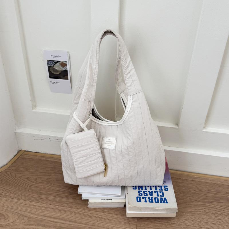 Large capacity underarm bag women s new summer commuter canvas bag versatile student shoulder tote bag
Large capacity underarm bag women s new summer commuter canvas bag versatile student shoulder tote bag