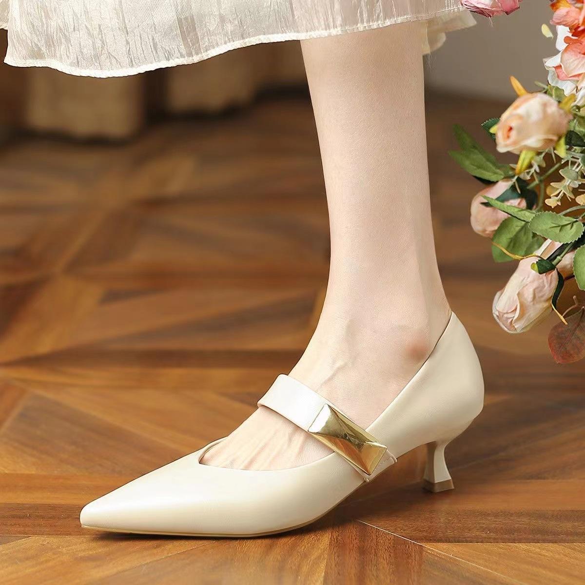 apricot black professional job 2025 new thin heel medium heel high heels single shoes women s French one-word buckle with pointed tip 35
apricot black professional job 2025 new thin heel medium heel high heels single shoes women s French one-word buckle with pointed tip 35