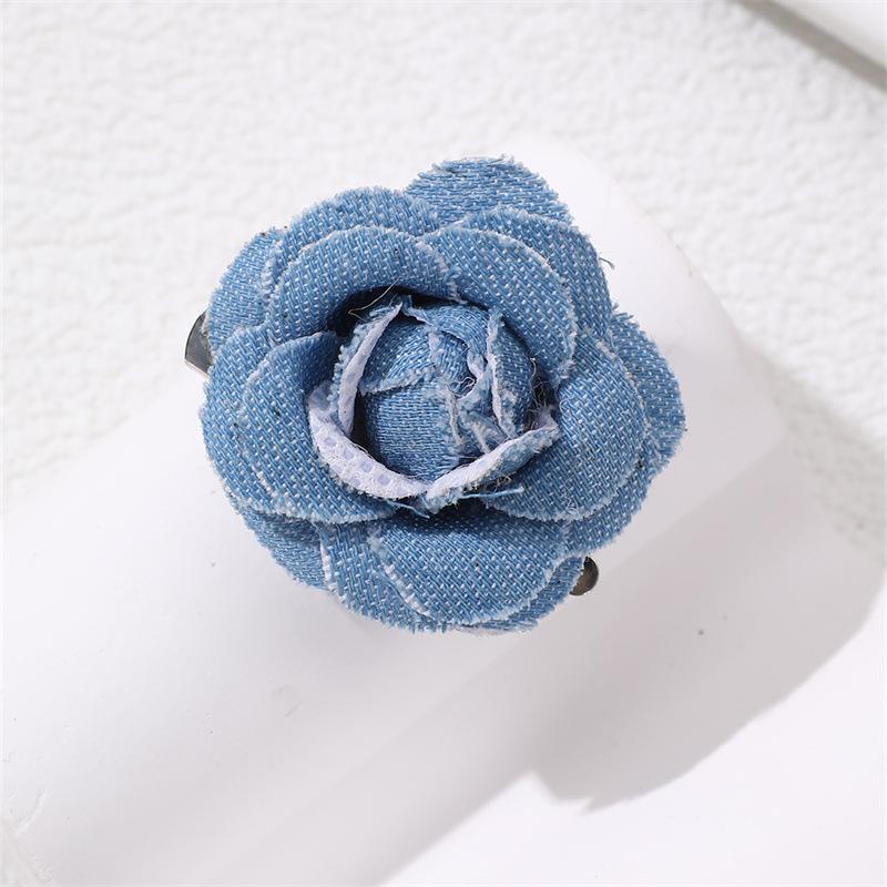 Vintage Camellia Lapel Pin Retro Flower Brooch Elegant Corsage Durable Fashion Badge Wedding Party Accessories for Women
Vintage Camellia Lapel Pin Retro Flower Brooch Elegant Corsage Durable Fashion Badge Wedding Party Accessories for Women