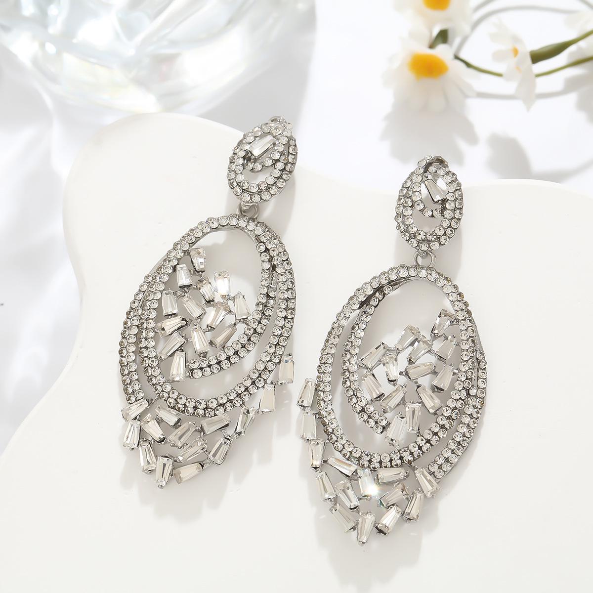 Chinese-Style Hollow Round Earrings: Bold, Stylish Design for Trendy Women серебряный
Chinese-Style Hollow Round Earrings: Bold, Stylish Design for Trendy Women серебряный