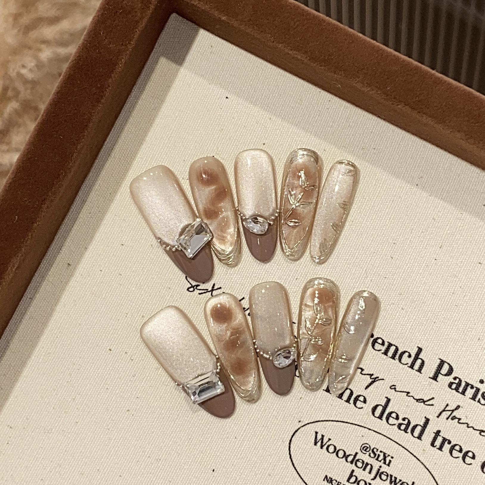 Благородный золотой волшебный зеркальный широкий светлый кошачий глаз с нашивкой на французской цепочке Royal Sister L
Благородный золотой волшебный зеркальный широкий светлый кошачий глаз с нашивкой на французской цепочке Royal Sister L