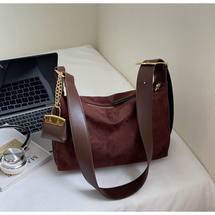 Premium retro polished tote bag women s 2025 new fashionable large-capacity shoulder bag casual messenger bag tide темно-коричневого
Premium retro polished tote bag women s 2025 new fashionable large-capacity shoulder bag casual messenger bag tide темно-коричневого