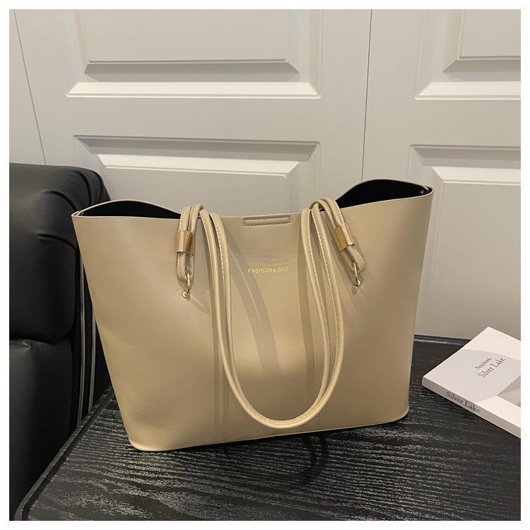 Fashionable Soft Leather Shoulder Bag with Elegant Design, Adjustable Strap for Over-the-shoulder Carrying. хакі
Fashionable Soft Leather Shoulder Bag with Elegant Design, Adjustable Strap for Over-the-shoulder Carrying. хакі