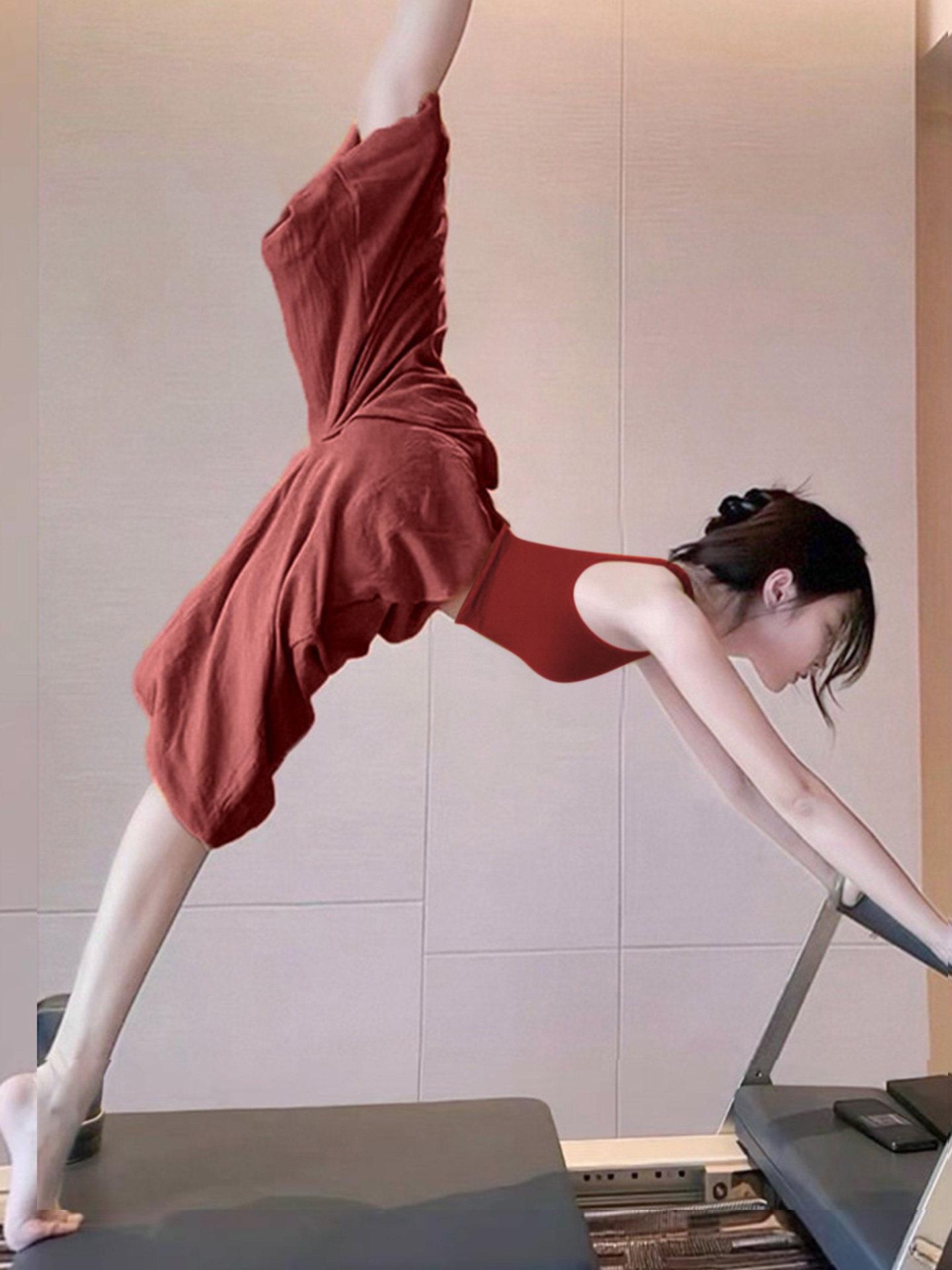 Women s Yoga Set: Premium Pilates Top & Loose-Fit Cotton Linen Pants S (80-100)
Women s Yoga Set: Premium Pilates Top & Loose-Fit Cotton Linen Pants S (80-100)