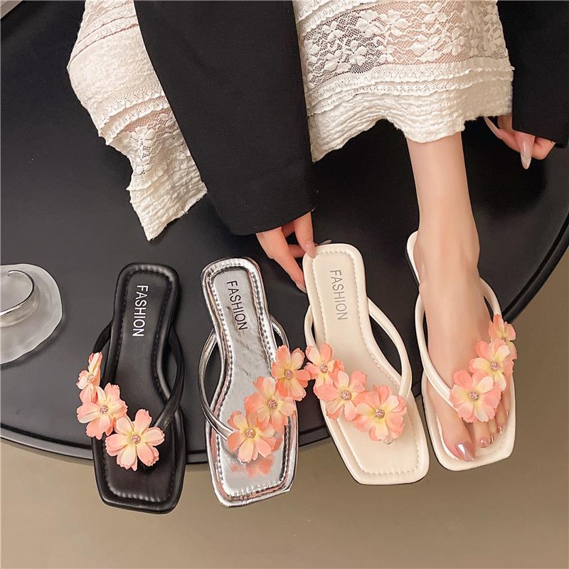 New summer wear can wet water beach sandals flat bottom slippers women s square rhinestone buckle flip-flops 35
New summer wear can wet water beach sandals flat bottom slippers women s square rhinestone buckle flip-flops 35