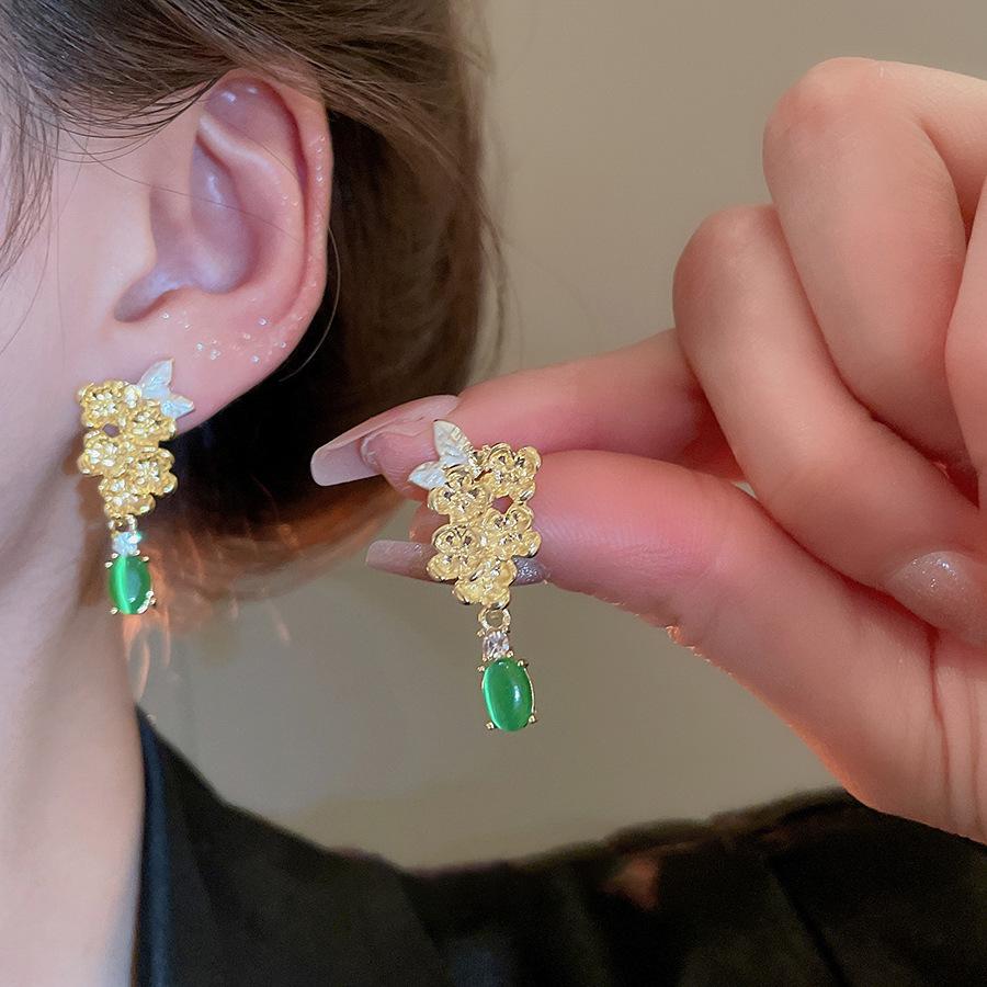 Flower pendant earrings light luxury high sense fashion exquisite stud earrings versatile temperament earrings women
Flower pendant earrings light luxury high sense fashion exquisite stud earrings versatile temperament earrings women