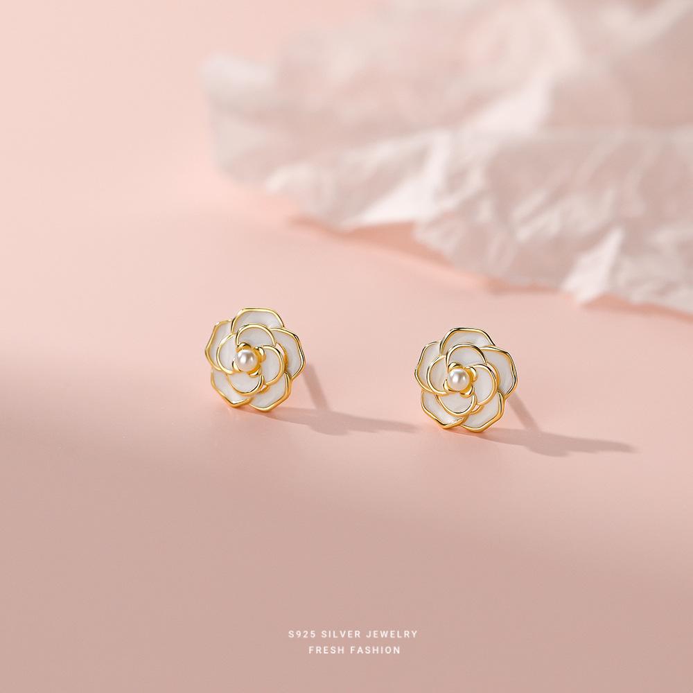 925 Sterling Silver Retro Pearl Camellia Flower Stud Earrings for Women Simple French Light Luxury Jewelry золотой
925 Sterling Silver Retro Pearl Camellia Flower Stud Earrings for Women Simple French Light Luxury Jewelry золотой