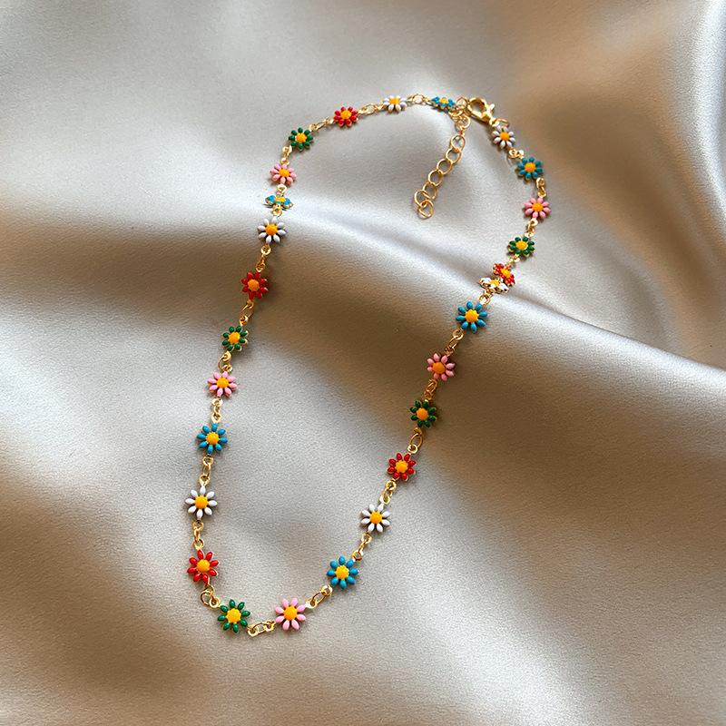 Colorful niche personalized drip oil daisy necklace for women, 2025 new popular fashion, versatile and high-end accessories 1Pc
Colorful niche personalized drip oil daisy necklace for women, 2025 new popular fashion, versatile and high-end accessories 1Pc