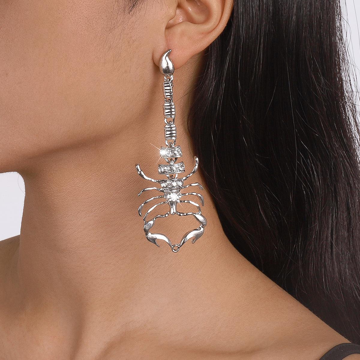 Exaggerated dark geometric micro-inlaid earrings Gothic creative scorpion rhinestone long earrings
Exaggerated dark geometric micro-inlaid earrings Gothic creative scorpion rhinestone long earrings