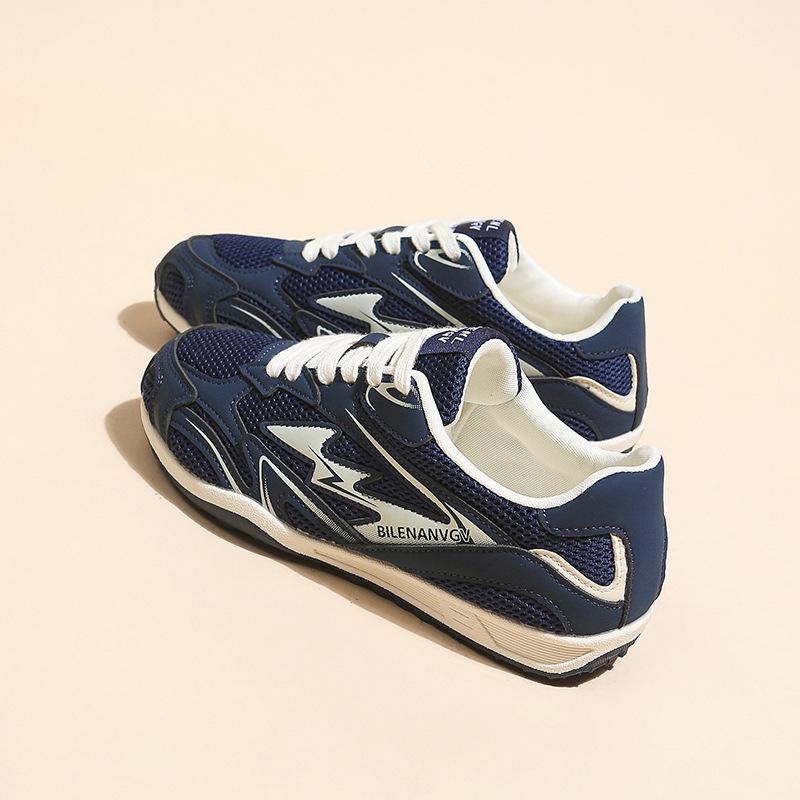 Leather mesh breathable German training shoes women s 2025 autumn new inner height increase round head jogging casual sports shoes tide 40 фіолетовий
Leather mesh breathable German training shoes women s 2025 autumn new inner height increase round head jogging casual sports shoes tide 40 фіолетовий