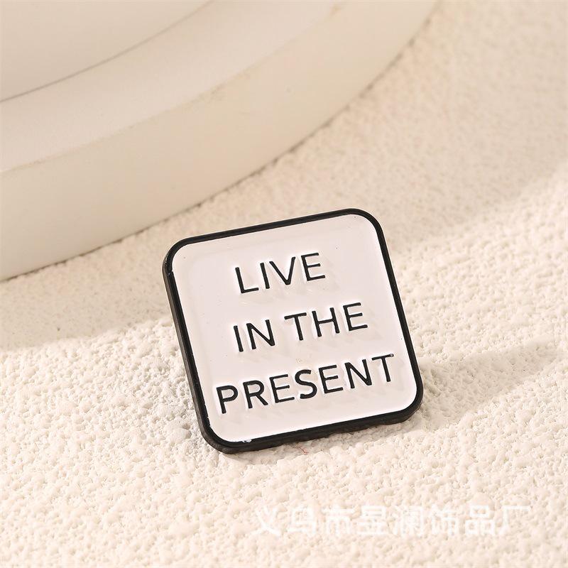 Minimalist Geometric Metal Brooch with English Letter
Minimalist Geometric Metal Brooch with English Letter