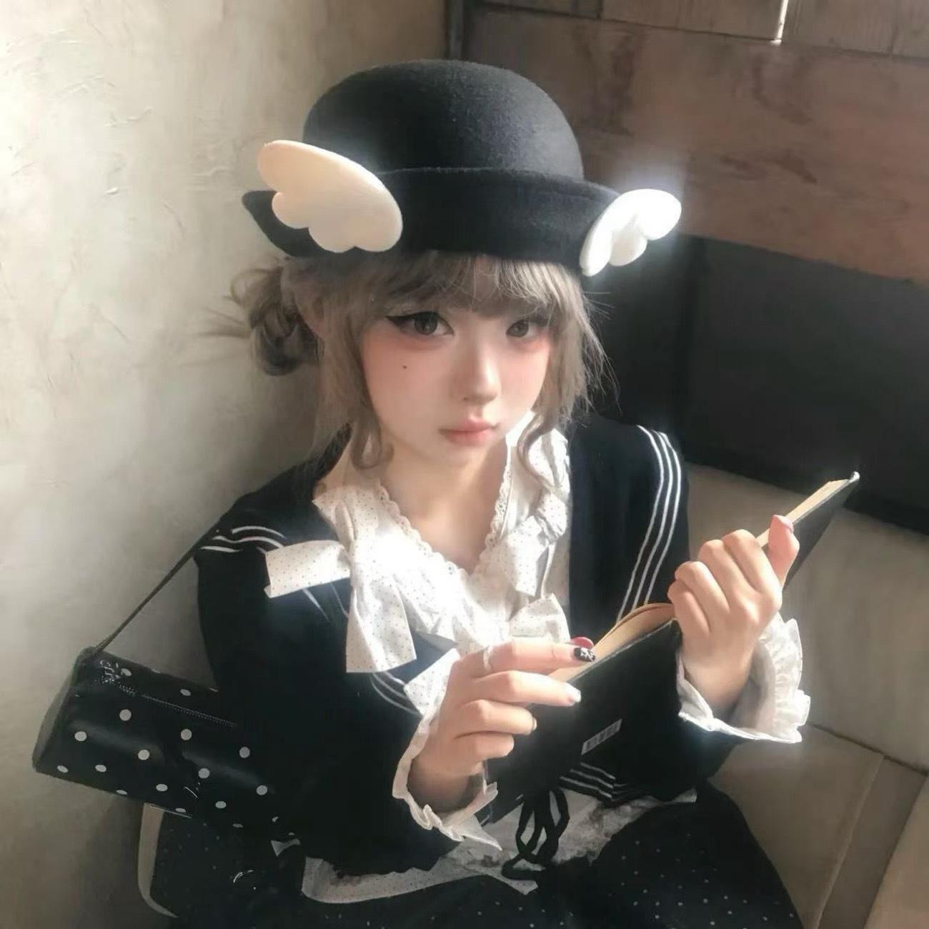 Retro original woolen curled British bow bowler hat autumn and winter versatile polka dot bow hat cornice M(56-58cm)
Retro original woolen curled British bow bowler hat autumn and winter versatile polka dot bow hat cornice M(56-58cm)