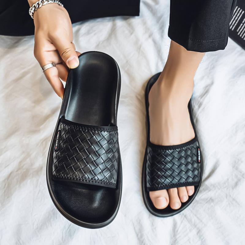 Men s slippers summer new fashion woven pattern beach shoes light luxury soft sole one-word drag wear personality trend sandals 38 чёрный
Men s slippers summer new fashion woven pattern beach shoes light luxury soft sole one-word drag wear personality trend sandals 38 чёрный