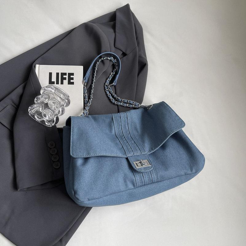 Жіноча сумка-мессенджер великої місткості в стилі ретро, 2024, нова проста індивідуальна текстура, сумка через плече Tide темно-синього кольору
Жіноча сумка-мессенджер великої місткості в стилі ретро, 2024, нова проста індивідуальна текстура, сумка через плече Tide темно-синього кольору