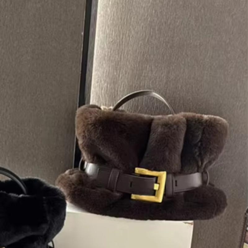 Luxury Plush Shoulder Bag For Women Brand Vintage Luxury Belt Buckle Handbag Soft Pleated Large Capacity Commuter Trendy Handbag кавовий
Luxury Plush Shoulder Bag For Women Brand Vintage Luxury Belt Buckle Handbag Soft Pleated Large Capacity Commuter Trendy Handbag кавовий