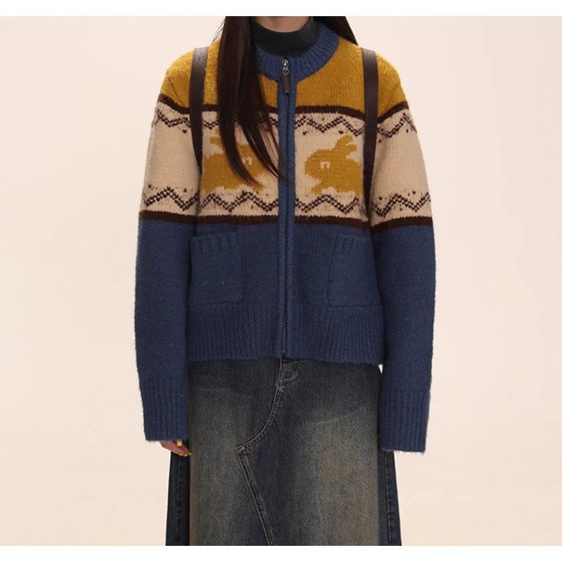 Жаккардовый кардиган с рисунком кролика, цветной, с круглым вырезом, на молнии, женский зимний свитер с рисунком кролика в стиле ретро, удобный, универсальный и модный L жёлтый
Жаккардовый кардиган с рисунком кролика, цветной, с круглым вырезом, на молнии, женский зимний свитер с рисунком кролика в стиле ретро, удобный, универсальный и модный L жёлтый