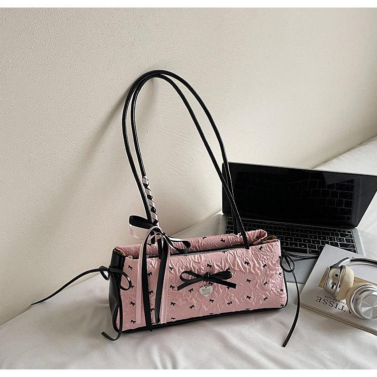 Niche foreign feeling underarm commuter bag women s 2025 new girl style fashion handbag bow shoulder bag розовый
Niche foreign feeling underarm commuter bag women s 2025 new girl style fashion handbag bow shoulder bag розовый