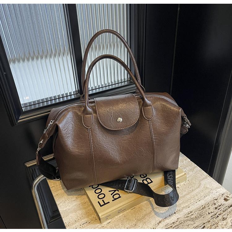 Ретро дорожня сумка жіноча великої місткості 2024 нова осінь і зима через плече універсальна повсякденна портативна сумка
Ретро дорожня сумка жіноча великої місткості 2024 нова осінь і зима через плече універсальна повсякденна портативна сумка