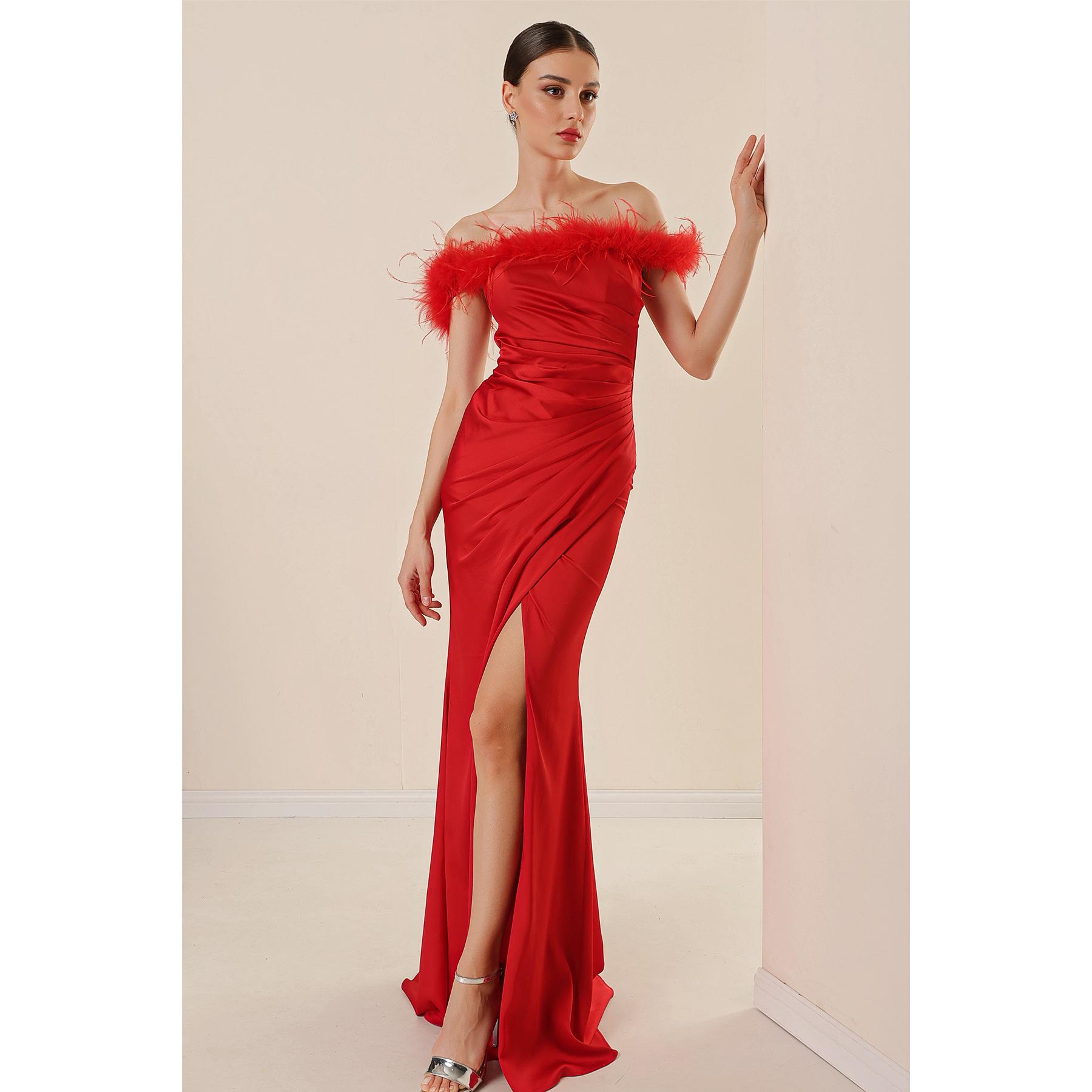 Атласное длинное платье Madonna с воротником и плиссировкой спереди на подкладке с перьями и разрезом S красный
Атласное длинное платье Madonna с воротником и плиссировкой спереди на подкладке с перьями и разрезом S красный
